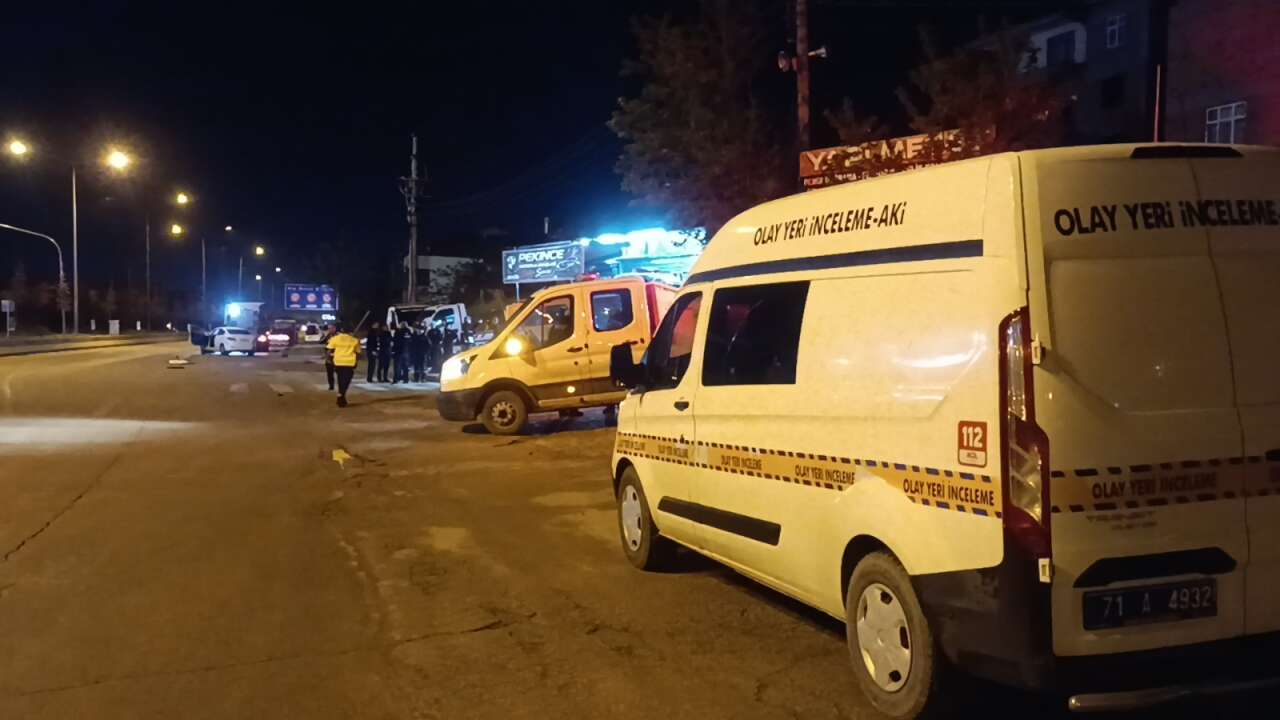 Otomobil çekiciye çarptı! Araçtan fırlayan kadın sürücü öldü 5